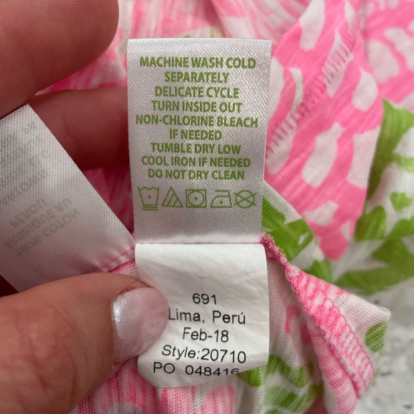 Lilly Pulitzer lightweight V neck Tee - Picture 6 of 8